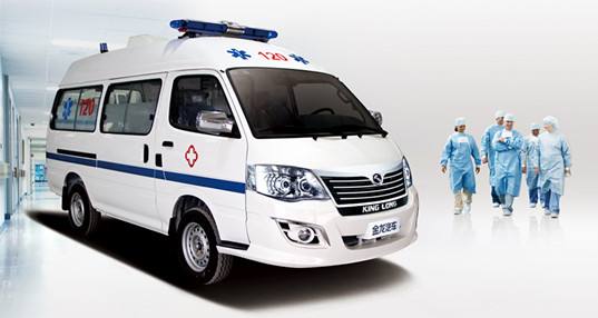命懸一線牽動人心，救護車臨危不亂治病救人_